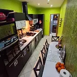 Apartment Venge -całe Mieszkanie 46m2 Na Wyłączność - Z Jedną Sypialnią I Jednym Sypialno-salonem -3 Piętro Bez Windy- Rezerwacja Bez Karty Kredytowej-klimatyzacja-netflix-2 łóżeczka Dziecięce- Bezpłatny Parking Publiczny *