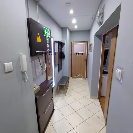 Lägenhet Apartament Venge -Cale Mieszkanie 46M2 Na Wylacznosc - Z Jedna Sypialnia I Jednym Sypialno-Salonem -3 Pietro Bez Windy- Rezerwacja Bez Karty Kredytowej-Klimatyzacja-Netflix-2 Lozeczka Dzieciece- Bezplatny Parking Publiczny *