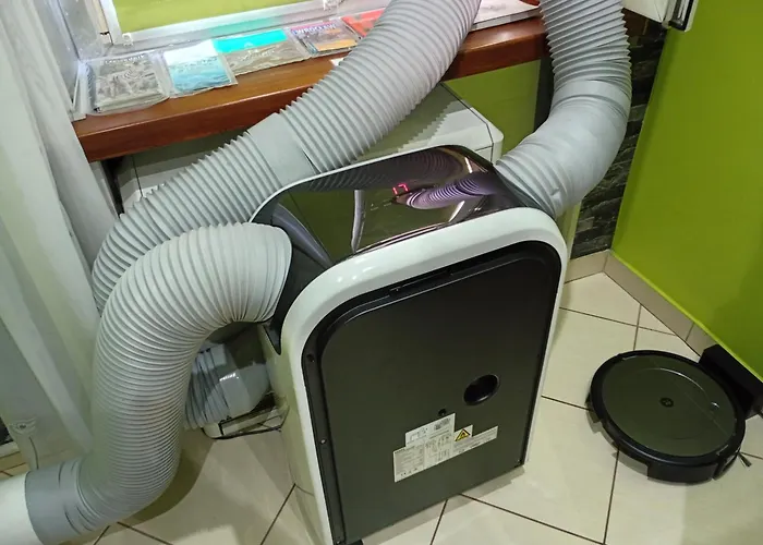 Venge -cale Mieszkanie 46m2 Na Wylacznosc - Z Jedna Sypialnia I Jednym Sypialno-salonem -3 Pietro Bez Windy- Rezerwacja Bez Karty Kredytowej-klimatyzacja-netflix-2 Lozeczka Dzieciece, Bezplatny Parking Publiczny Na Monitorowanym Podworzu 아파트 브로츠와프