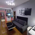 Apartament Venge -Cale Mieszkanie 46M2 Na Wylacznosc - Z Jedna Sypialnia I Jednym Sypialno-Salonem -3 Pietro Bez Windy- Rezerwacja Bez Karty Kredytowej-Klimatyzacja-Netflix-2 Lozeczka Dzieciece, Bezplatny Parking Publiczny Na Monitorowanym Podworzu Apartment *