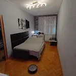 Apartament Venge -Cale Mieszkanie 46M2 Na Wylacznosc - Z Jedna Sypialnia I Jednym Sypialno-Salonem -3 Pietro Bez Windy- Rezerwacja Bez Karty Kredytowej-Klimatyzacja-Netflix-2 Lozeczka Dzieciece, Bezplatny Parking Publiczny Na Monitorowanym Podworzu Wroclaw