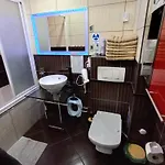 Apartment Apartament Venge -Cale Mieszkanie 46M2 Na Wylacznosc - Z Jedna Sypialnia I Jednym Sypialno-Salonem -3 Pietro Bez Windy- Rezerwacja Bez Karty Kredytowej-Klimatyzacja-Netflix-2 Lozeczka Dzieciece, Bezplatny Parking Publiczny Na Monitorowanym Podworzu Wroclaw
