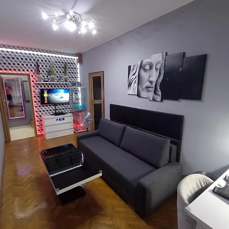 Apartament Venge -Cale Mieszkanie 46M2 Na Wylacznosc - Z Jedna Sypialnia I Jednym Sypialno-Salonem -3 Pietro Bez Windy- Rezerwacja Bez Karty Kredytowej-Klimatyzacja-Netflix-2 Lozeczka Dzieciece, Bezplatny Parking Publiczny Na Monitorowanym Podworzu Lägenhet *