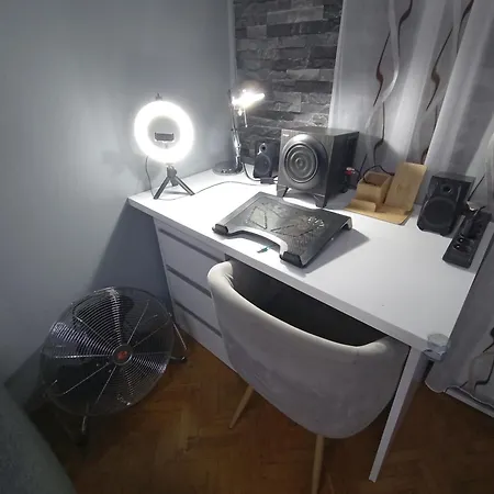 Appartement Venge -cale Mieszkanie 46m2 Na Wylacznosc - Z Jedna Sypialnia I Jednym Sypialno-salonem -3 Pietro Bez Windy- Rezerwacja Bez Karty Kredytowej-klimatyzacja-netflix-2 Lozeczka Dzieciece- Bezplatny Parking Publiczny Wrocław