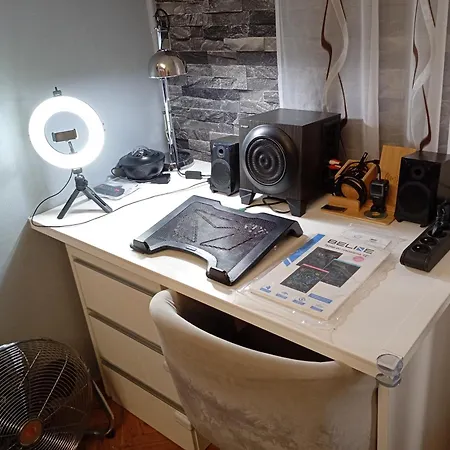 Apartament Venge -całe Mieszkanie 46m2 Na Wyłączność - Z Jedną Sypialnią I Jednym Sypialno-salonem -3 Piętro Bez Windy- Rezerwacja Bez Karty Kredytowej-klimatyzacja-netflix-2 łóżeczka Dziecięce- Bezpłatny Parking Publiczny *