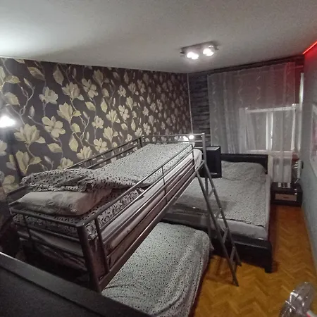 Apartament Venge -całe Mieszkanie 46m2 Na Wyłączność - Z Jedną Sypialnią I Jednym Sypialno-salonem -3 Piętro Bez Windy- Rezerwacja Bez Karty Kredytowej-klimatyzacja-netflix-2 łóżeczka Dziecięce- Bezpłatny Parking Publiczny Wrocław