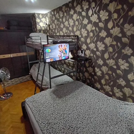 APARTAMENT VENGE -CAŁE MIESZKANIE 46m2 NA WYŁĄCZNOŚĆ - Z JEDNĄ SYPIALNIĄ I JEDNYM SYPIALNO-SALONEM -3 PIĘTRO BEZ WINDY- REZERWACJA BEZ KARTY KREDYTOWEJ-KLIMATYZACJA-NETFLIX-2 ŁÓŻECZKA DZIECIĘCE, BEZPŁATNY PARKING PUBLICZNY NA MONITOROWANYM PODWÓRZU Wrocław
