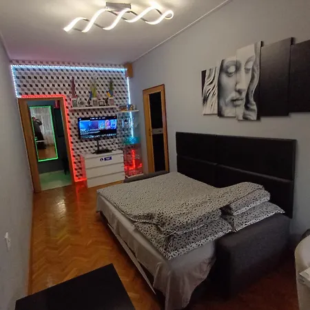 Apartament Venge -Cale Mieszkanie 46M2 Na Wylacznosc - Z Jedna Sypialnia I Jednym Sypialno-Salonem -3 Pietro Bez Windy- Rezerwacja Bez Karty Kredytowej-Klimatyzacja-Kino Domowe-Projektor-100