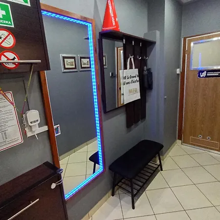 Apartament Venge -Cale Mieszkanie 46M2 Na Wylacznosc - Z Jedna Sypialnia I Jednym Sypialno-Salonem -3 Pietro Bez Windy- Rezerwacja Bez Karty Kredytowej-Klimatyzacja-Netflix-2 Lozeczka Dzieciece, Bezplatny Parking Publiczny Na Monitorowanym Podworzu * Wrocław