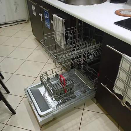 Apartamento APARTAMENT VENGE -CAŁE MIESZKANIE 46m2 NA WYŁĄCZNOŚĆ - Z JEDNĄ SYPIALNIĄ I JEDNYM SYPIALNO-SALONEM -3 PIĘTRO BEZ WINDY- REZERWACJA BEZ KARTY KREDYTOWEJ-KLIMATYZACJA-NETFLIX-2 ŁÓŻECZKA DZIECIĘCE, BEZPŁATNY PARKING PUBLICZNY NA MONITOROWANYM PODWÓRZU