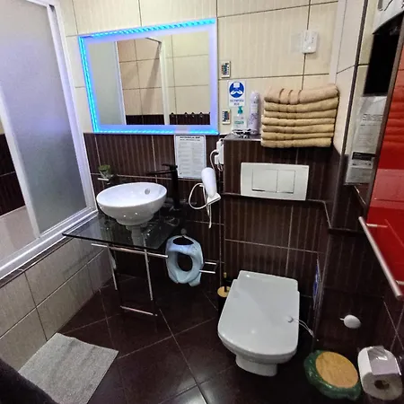 Lägenhet Apartament Venge -Cale Mieszkanie 46M2 Na Wylacznosc - Z Jedna Sypialnia I Jednym Sypialno-Salonem -3 Pietro Bez Windy- Rezerwacja Bez Karty Kredytowej-Klimatyzacja-Kino Domowe-Projektor-100