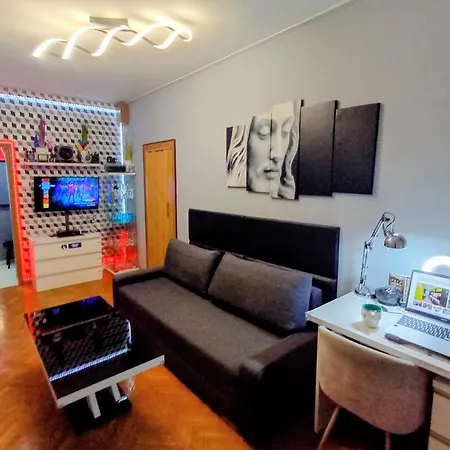 APARTAMENT VENGE -CAŁE MIESZKANIE 46m2 NA WYŁĄCZNOŚĆ - Z JEDNĄ SYPIALNIĄ I JEDNYM SYPIALNO-SALONEM -3 PIĘTRO BEZ WINDY- REZERWACJA BEZ KARTY KREDYTOWEJ-KLIMATYZACJA-NETFLIX-2 ŁÓŻECZKA DZIECIĘCE, BEZPŁATNY PARKING PUBLICZNY NA MONITOROWANYM PODWÓRZU *