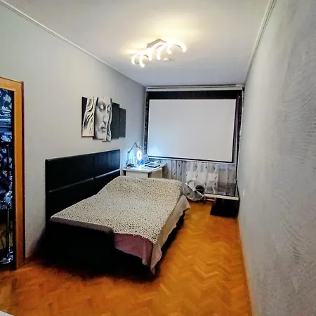 Apartamento APARTAMENT VENGE -CAŁE MIESZKANIE 46m2 NA WYŁĄCZNOŚĆ - Z JEDNĄ SYPIALNIĄ I JEDNYM SYPIALNO-SALONEM -3 PIĘTRO BEZ WINDY- REZERWACJA BEZ KARTY KREDYTOWEJ-KLIMATYZACJA-NETFLIX-2 ŁÓŻECZKA DZIECIĘCE, BEZPŁATNY PARKING PUBLICZNY NA MONITOROWANYM PODWÓRZU