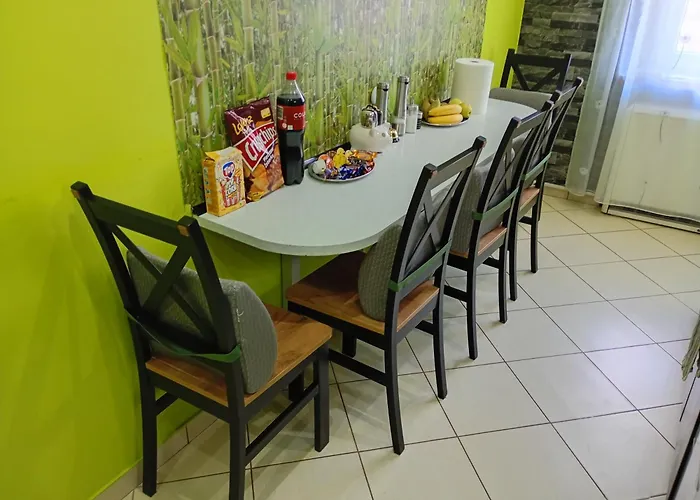 Apartment Apartament Venge -Cale Mieszkanie 46M2 Na Wylacznosc - Z Jedna Sypialnia I Jednym Sypialno-Salonem -3 Pietro Bez Windy- Rezerwacja Bez Karty Kredytowej-Klimatyzacja-Netflix-2 Lozeczka Dzieciece, Bezplatny Parking Publiczny Na Monitorowanym Podworzu