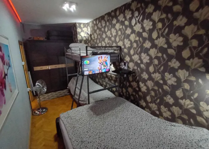 Apartment Apartament Venge -Cale Mieszkanie 46M2 Na Wylacznosc - Z Jedna Sypialnia I Jednym Sypialno-Salonem -3 Pietro Bez Windy- Rezerwacja Bez Karty Kredytowej-Klimatyzacja-Netflix-2 Lozeczka Dzieciece, Bezplatny Parking Publiczny Na Monitorowanym Podworzu *