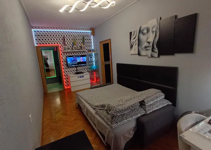 Apartament Venge -Cale Mieszkanie 46M2 Na Wylacznosc - Z Jedna Sypialnia I Jednym Sypialno-Salonem -3 Pietro Bez Windy- Rezerwacja Bez Karty Kredytowej-Klimatyzacja-Netflix-2 Lozeczka Dzieciece, Bezplatny Parking Publiczny Na Monitorowanym Podworzu Apartment Wroclaw