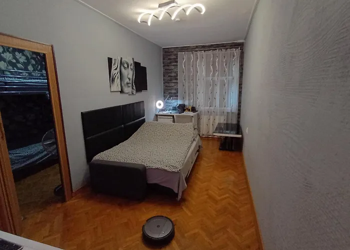 Apartament Venge -Cale Mieszkanie 46M2 Na Wylacznosc - Z Jedna Sypialnia I Jednym Sypialno-Salonem -3 Pietro Bez Windy- Rezerwacja Bez Karty Kredytowej-Klimatyzacja-Netflix-2 Lozeczka Dzieciece, Bezplatny Parking Publiczny Na Monitorowanym Podworzu Wroclaw