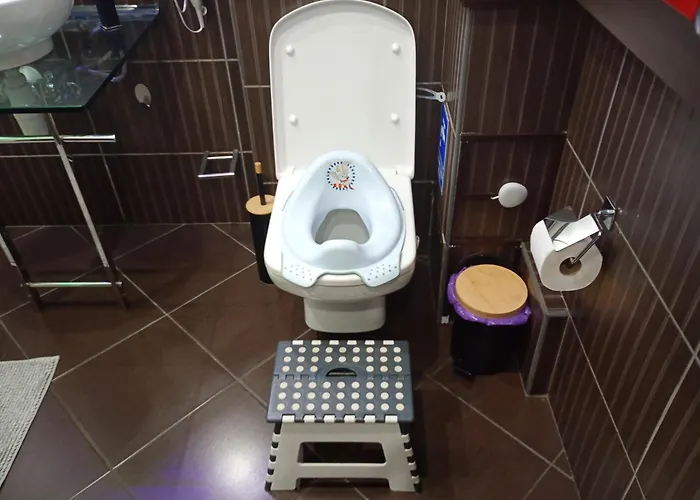 Apartment Apartament Venge -Cale Mieszkanie 46M2 Na Wylacznosc - Z Jedna Sypialnia I Jednym Sypialno-Salonem -3 Pietro Bez Windy- Rezerwacja Bez Karty Kredytowej-Klimatyzacja-Netflix-2 Lozeczka Dzieciece, Bezplatny Parking Publiczny Na Monitorowanym Podworzu Wroclaw