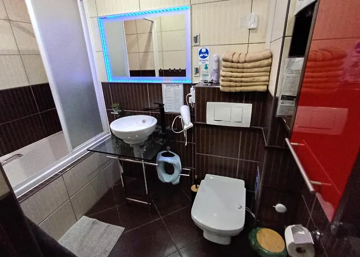 Apartmán Venge -cale Mieszkanie 46m2 Na Wylacznosc - Z Jedna Sypialnia I Jednym Sypialno-salonem -3 Pietro Bez Windy- Rezerwacja Bez Karty Kredytowej-klimatyzacja-netflix-2 Lozeczka Dzieciece, Bezplatny Parking Publiczny Na Monitorowanym Podworzu Vratislav