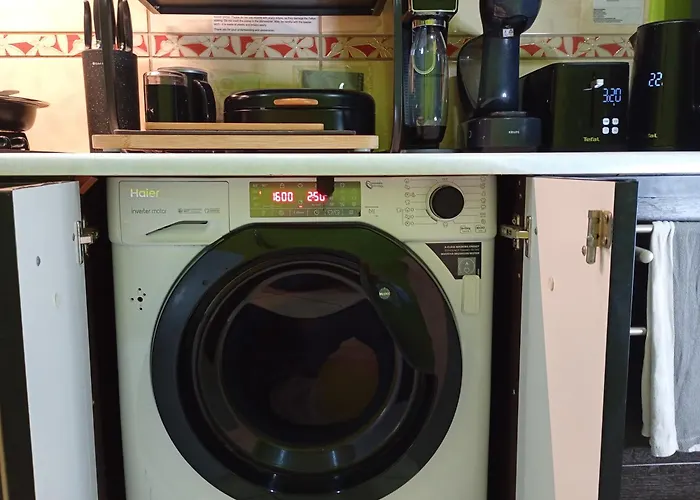 Apartment Apartament Venge -Cale Mieszkanie 46M2 Na Wylacznosc - Z Jedna Sypialnia I Jednym Sypialno-Salonem -3 Pietro Bez Windy- Rezerwacja Bez Karty Kredytowej-Klimatyzacja-Netflix-2 Lozeczka Dzieciece, Bezplatny Parking Publiczny Na Monitorowanym Podworzu Wroclaw